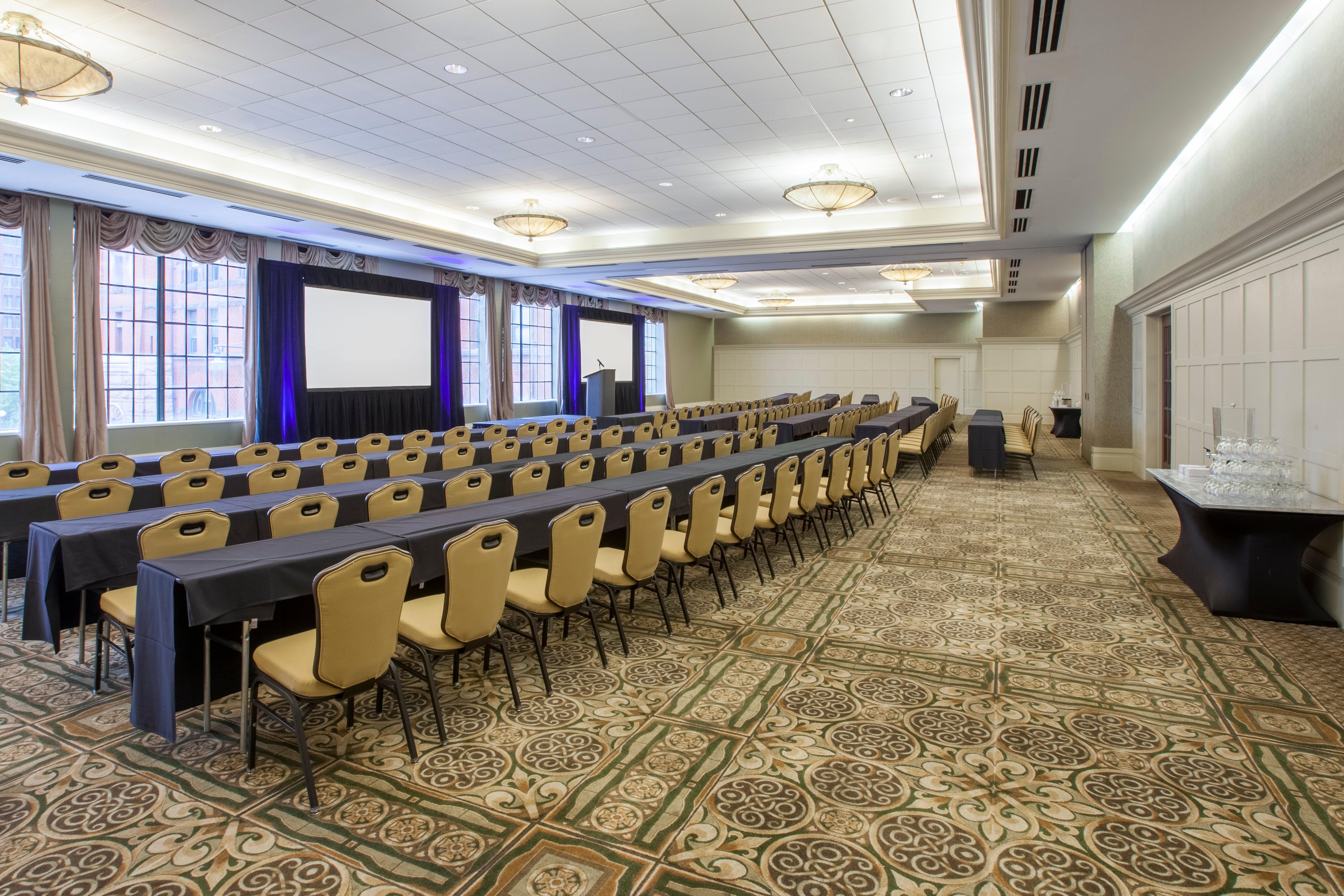 Hotel Crowne Plaza Indianapolis-Dwtn-Union Stn By Ihg Esterno foto