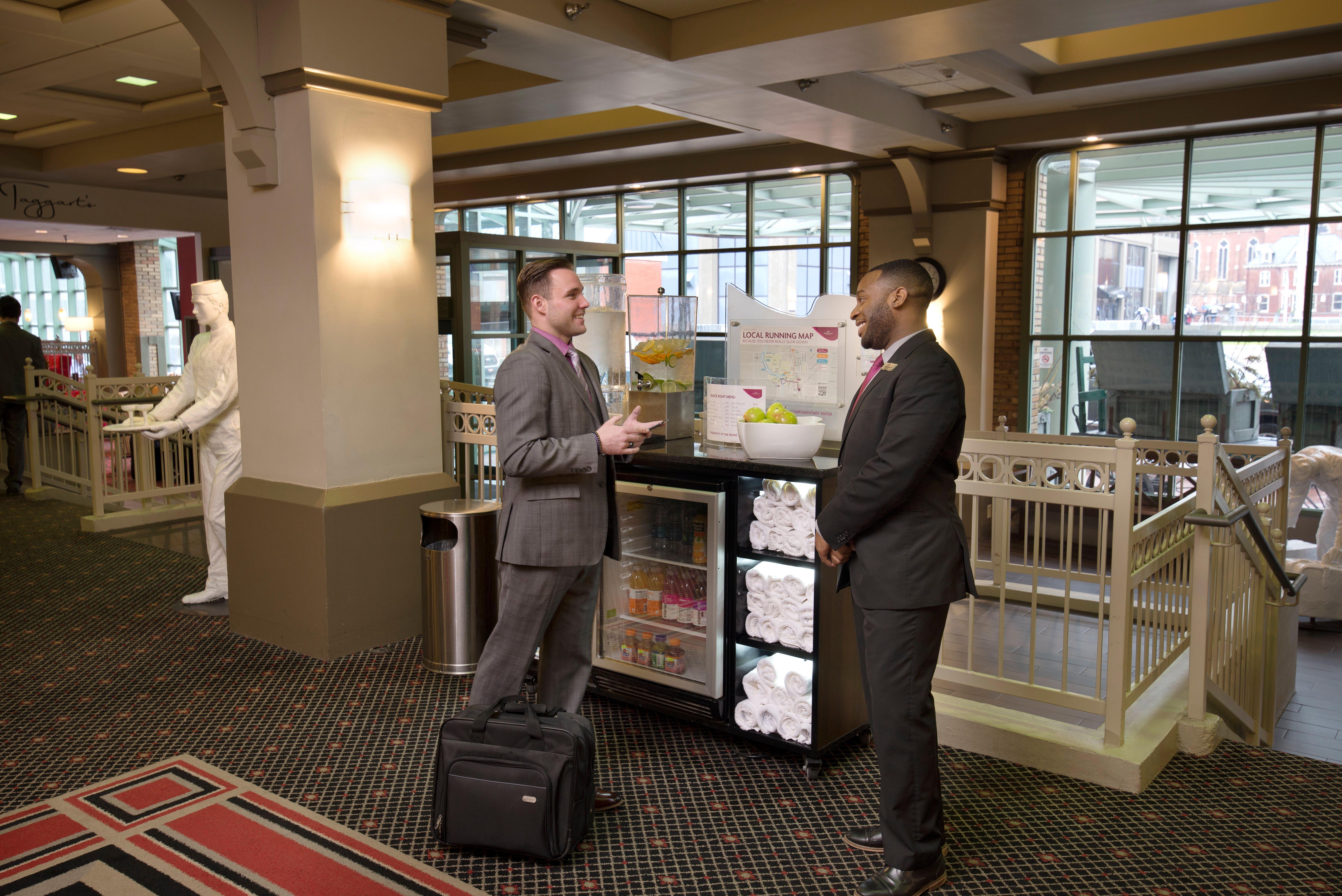 Hotel Crowne Plaza Indianapolis-Dwtn-Union Stn By Ihg Esterno foto