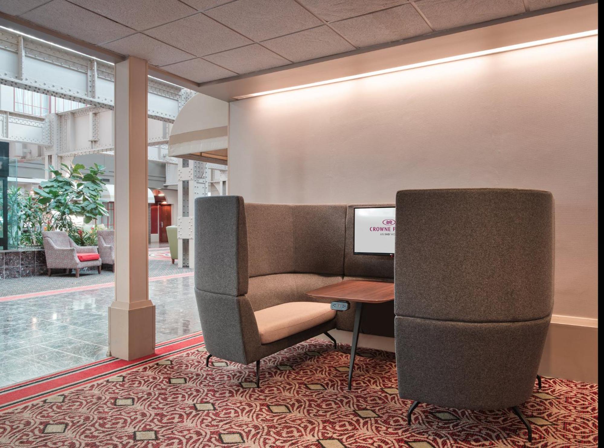 Hotel Crowne Plaza Indianapolis-Dwtn-Union Stn By Ihg Esterno foto