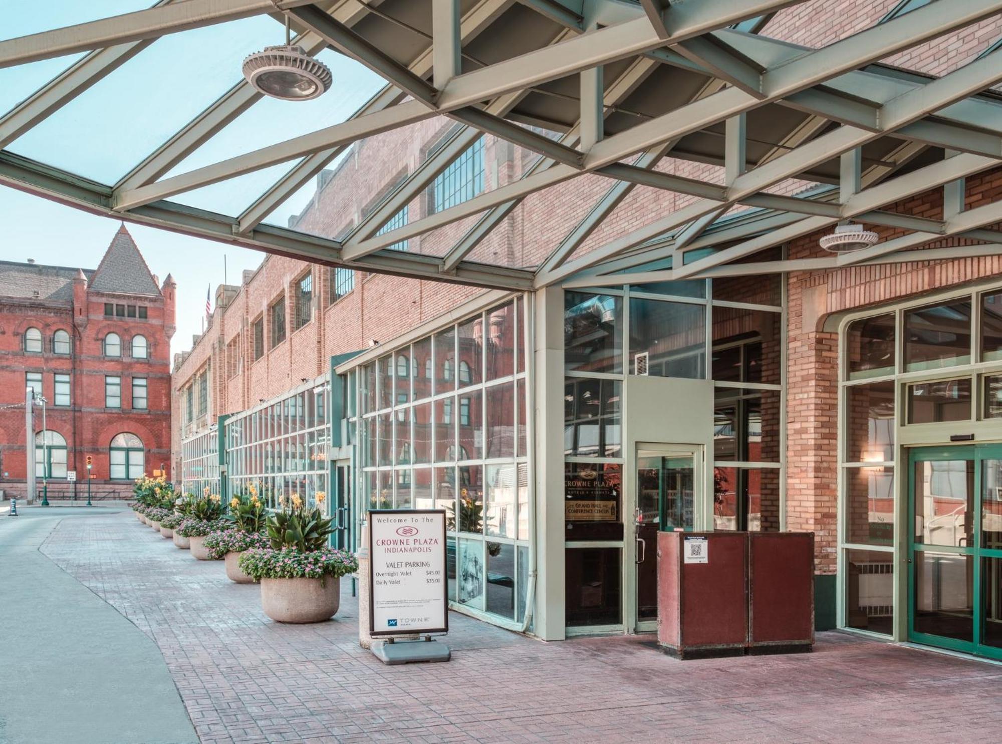 Hotel Crowne Plaza Indianapolis-Dwtn-Union Stn By Ihg Esterno foto